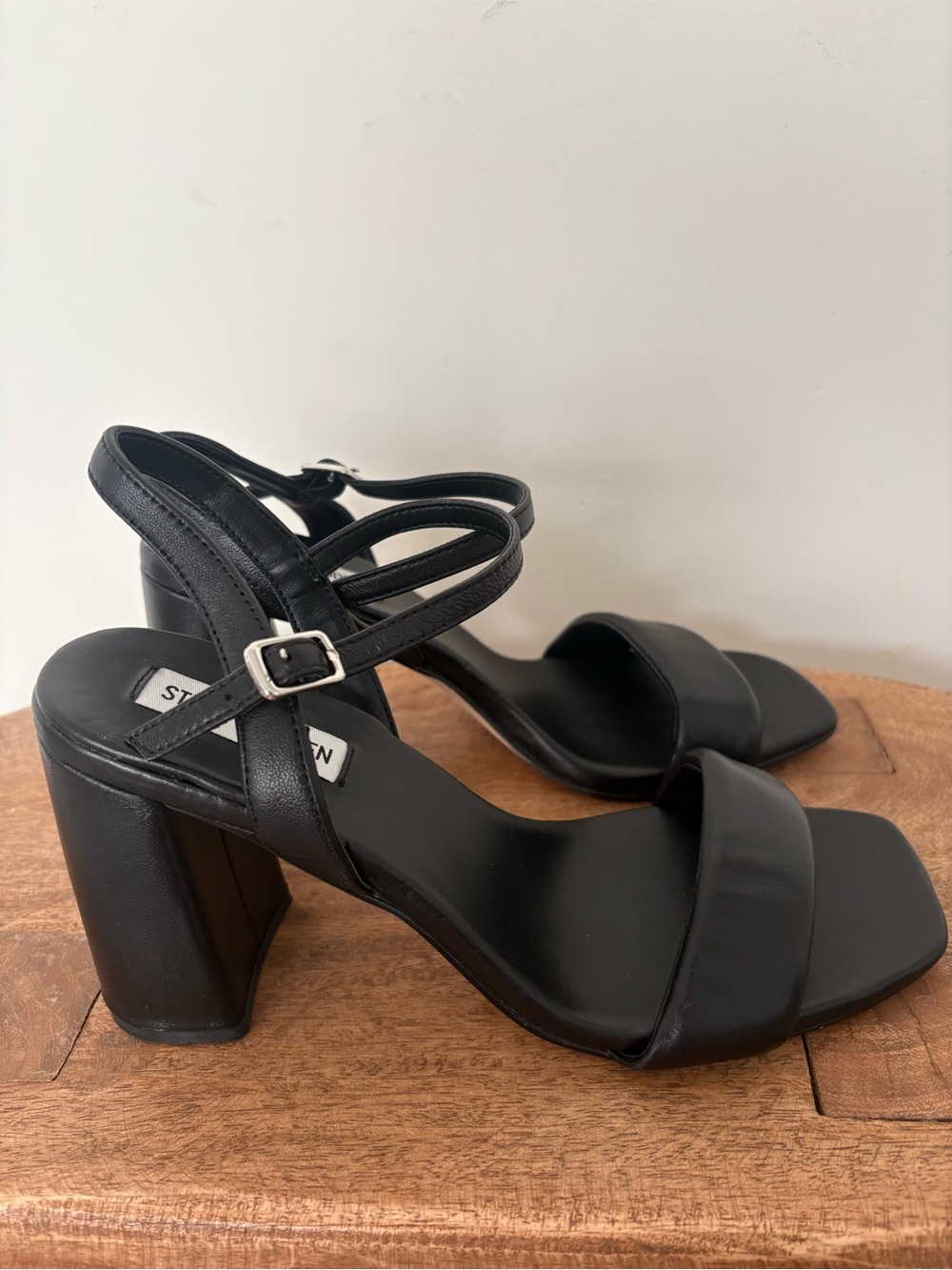 Steve Madden Mareena Black Block Heel Sandals Size 8 - Picture 4 of 8